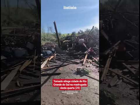 TORNADO ATINGE CIDADE DO RIO GRANDE DO SUL E CAUSA DESTRUIÇÃO
