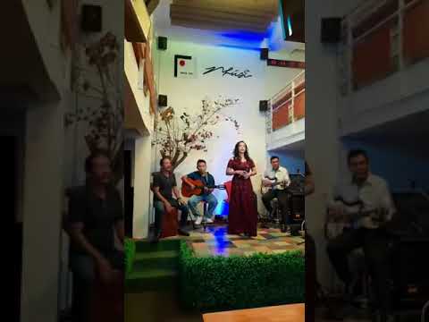 Thể hiện bởi Ngân Hà