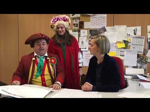 Gianduja e Giacometta in redazione a "L'Eco del Chisone"