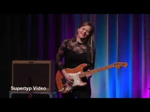 Blues Caravan 2015 (Girls With Guitars) - Walkin' Blues