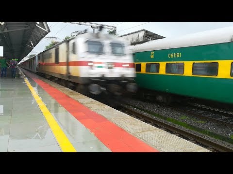 Rajdhani Express overtakes Garibrath Express!! Indian Railways!!