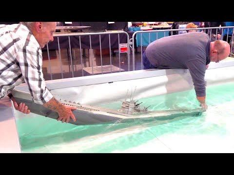 LONG RC SUBMARINE IN ACTION//RC ACTION IN THE WATER//RC SUBWATER ACTION