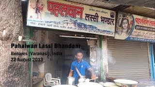 preview picture of video 'Pahalwan Lassi Bhandaar of Benares, India'