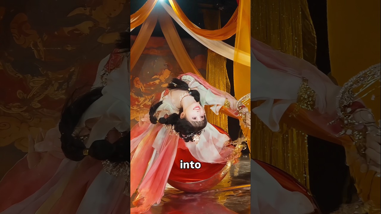 The thousand-year-old traditional dance 💃 from China 🇨🇳