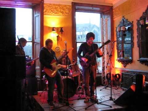 Universal Thee - Bone collector