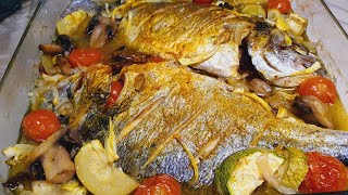 דגים בתנור מהירים ובריאים עם ירקות (ליהי קרויץ - מטבח בקלי קלות) - התמונה מוצגת ישירות מתוך אתר האינטרנט יוטיוב. זכויות היוצרים בתמונה שייכות ליוצרה. קישור קרדיט למקור התוכן נמצא בתוך דף הסרטון