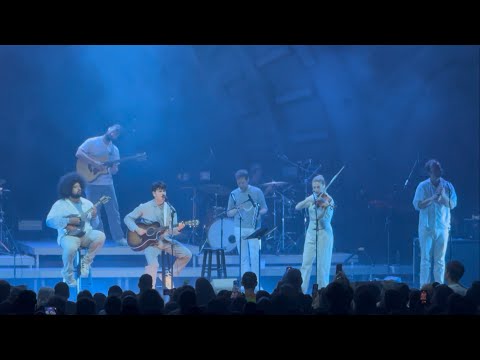 Vampire Weekend - “I Think Ur a Contra” (acoustic) 5/30/2025 The Met, Philadelphia, PA