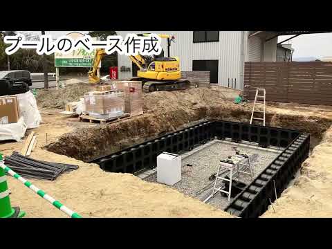 amenagement-terrasse-piscine-mur-verre-coin-salon