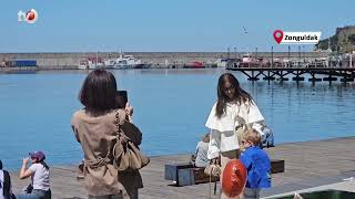 Güneşli Havanın Keyfini Sahilde Çıkardılar