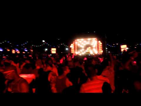 Afrojack - Let's Make Nasty (Larry Tee) (Bounce Little Kitty) - EDC 2012