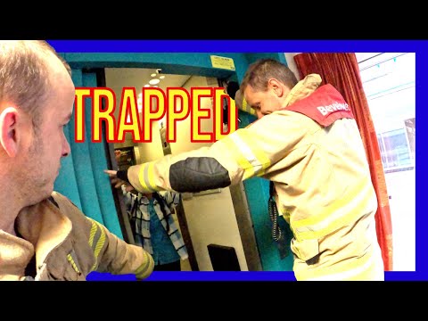☕ Geen rustige start van de dag… vast in de lift!  - VOLUNTEERS DUTCH FIREFIGHTERS -