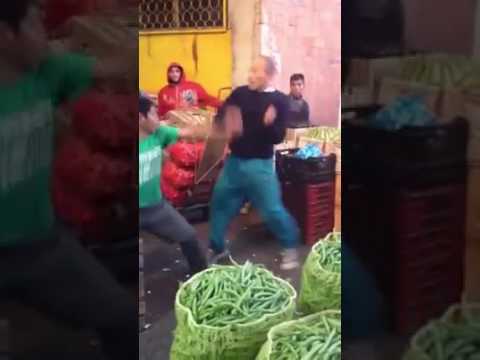 Pelea en la central de abastos...ya vete we, ya vete