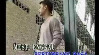 Download lagu SWEET SEPTEMBER - Hati Ku Kau Guris Luka mp3