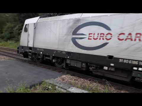 Train  FRET   locomotive   TRAXX  E  186  166-5  EURO CARGO RAIL en passage en gare de SAINS DU NORD