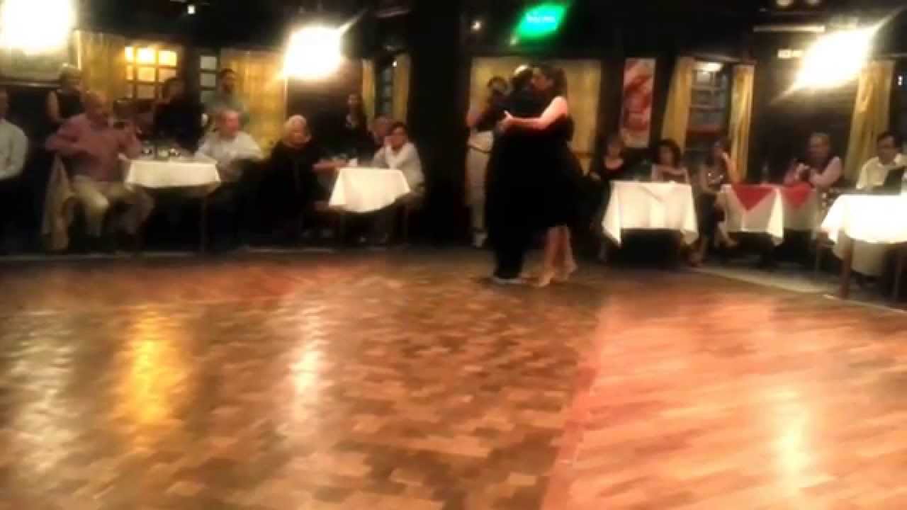 Ricardo Viqueira y María Plazaola en Milonga Caricias. Milonga
