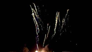 preview picture of video 'Sussex Bonfire Night Celebration : Uckfield Bonfire And Carnival Society (UBCS) : Firework Display'