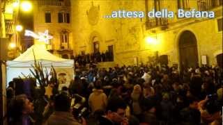 preview picture of video 'Putignano: la Befana arriva dal campanile.'