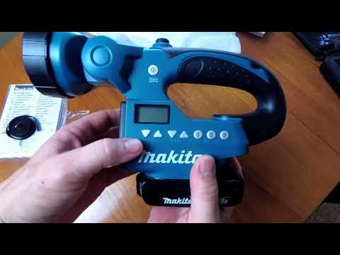 Makita DMR050 Torch and AM/FM Radio Unboxing