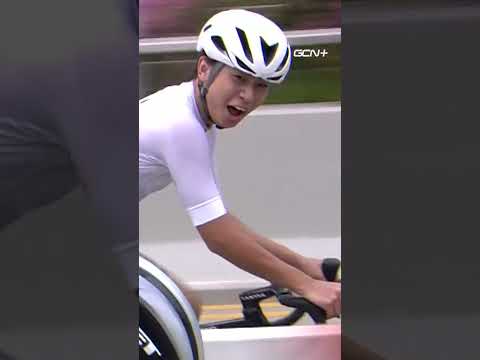 🥹 Tadej Pogačar makes a young fan's day during the Singapore Criterium today!