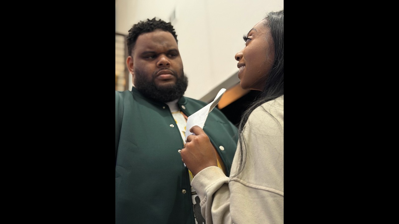 When Joslyn walks in the house with her engagement in the dirt!