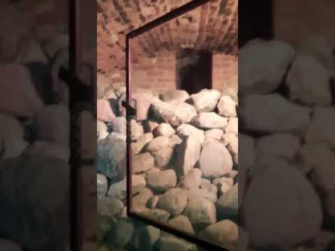 Zamek Krzyżacki w Malborku. W średniowiecznej kotłowni ogrzewania podlogowego.