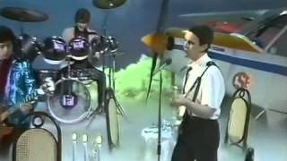 Squeeze Cool for Cats Kenny Everett Video Show