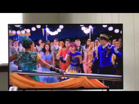 Descendants 2 —Mal vs Uma