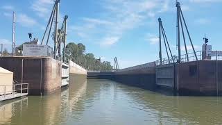 preview picture of video 'River Murray - Right of Passage - Lock 1'