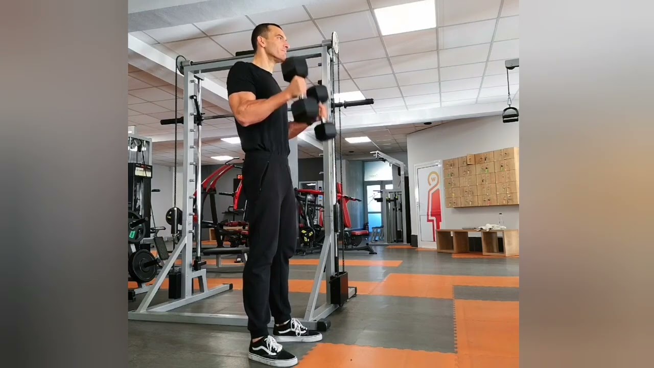 Flexii tip ciocan, din stând, cu gantere