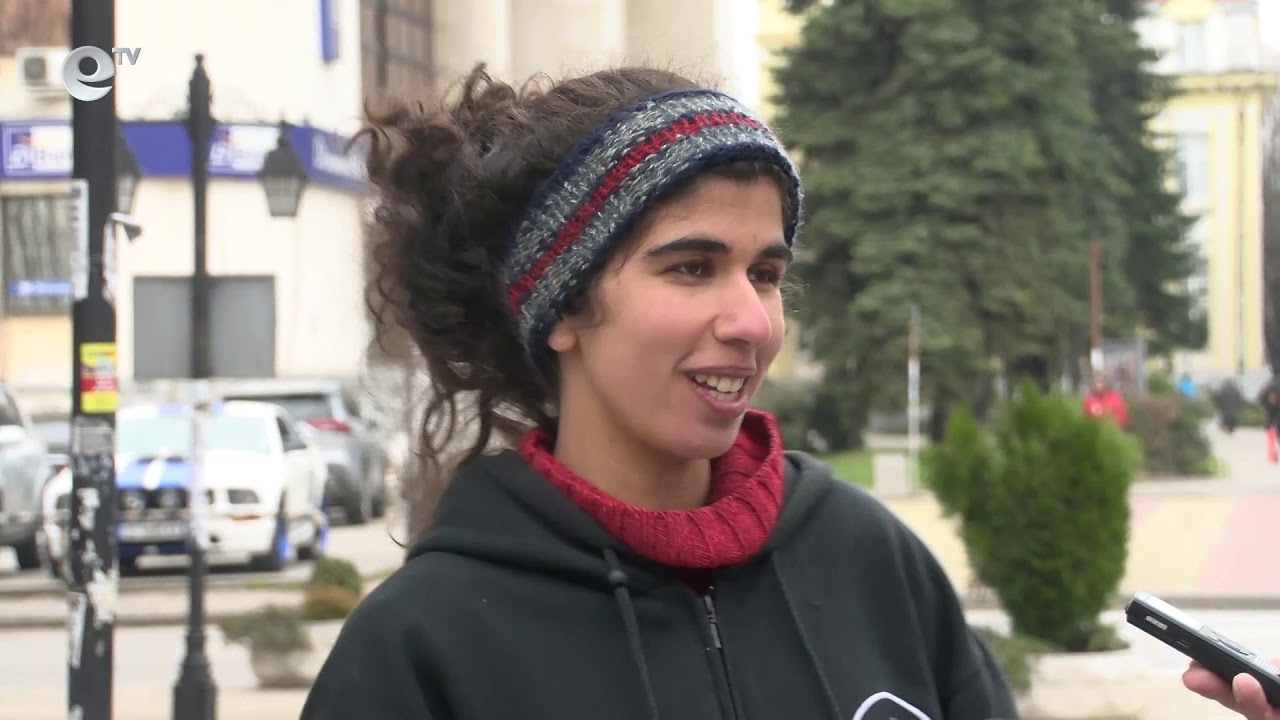 Луиза Китар продължава с уличната си изложба "Разходка на терасата"