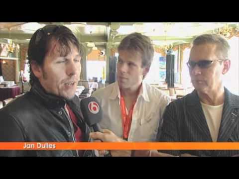 Blue in Dutch tv program Shownieuws (09-04-2011)