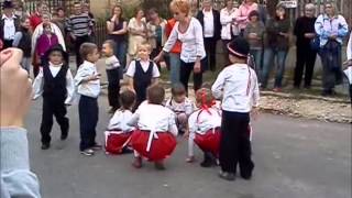 preview picture of video 'Szüreti mulatság / ovisok fellépése, Bálványos - 2013'