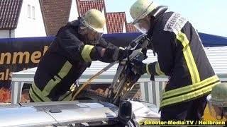 preview picture of video '[Ü] - (Technische Hilfeleistung) - [BEFREIUNG VON VERLETZTEN AUS PKW] - Feuerwehr Heilbronn'