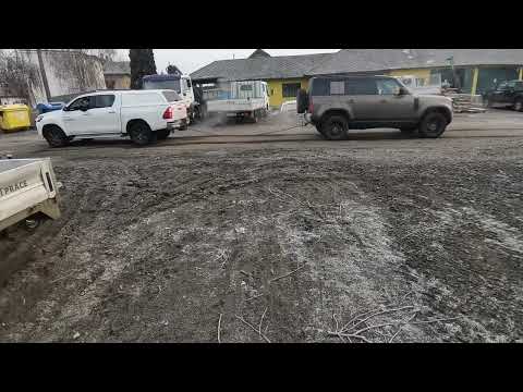 Land rover defender vs Toyota hilux