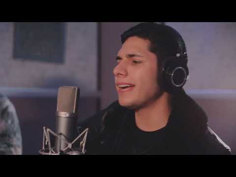 Aaron Gil - Con Que Me Quedo Yo (Official Acoustic Video)