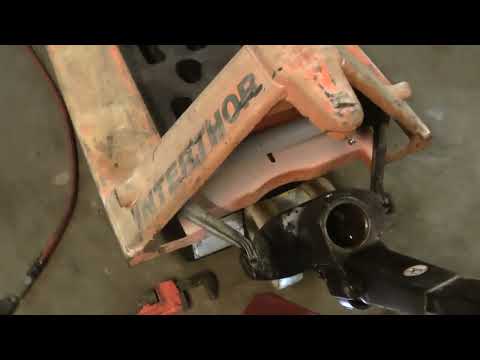 How to Fix a Pallet Jack that Wont Stay up and Leaks Down Easy Fix