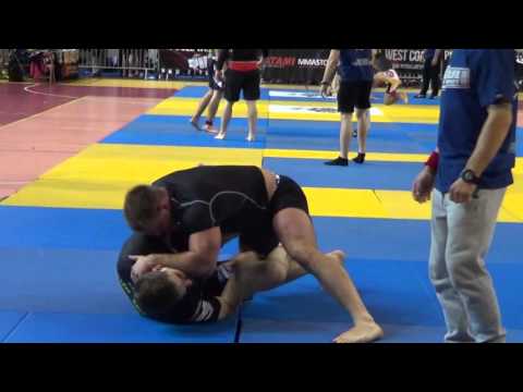 MICHAŁ WOLACZ WOLACZYŃSKI V MISTROZSTWA POLSKI NO GI JITSU LUBON 2015 WALKA III