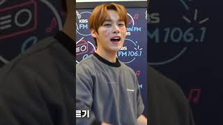 Download lagu lee know singing Miroh (raw vocals) mp3