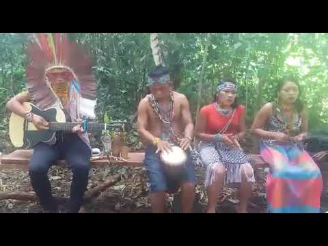 minha sobrinha Mauricleia Kaxinawa e outros indios da tribo kaxinawa cantanda em hunikui
