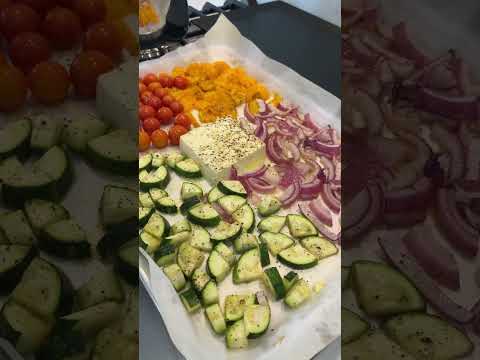 VEGGIE PASTA FETA BAKE