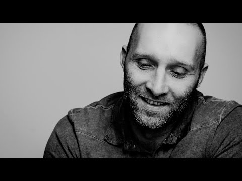 MESA. Par vecākiem, slepkavību, narkotikām klubos, dievu, honorāru, mūzikas balvām, Ozolu, labdarību