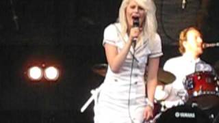 Amanda Jenssen - Greetings from space LIVE