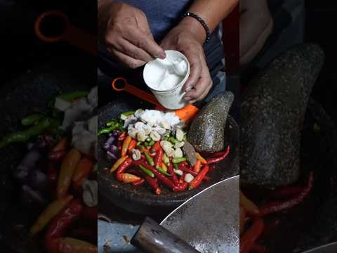 Rasakan nikmatnya Nasi Goreng ala kaki lima yang bikin lidah bergoyang! 😋🍚 Siapkan perutmu untuk petualangan rasa!