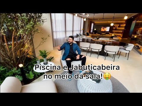 mansão nas Alturas com piscina e pé de jabuticaba no meio da sala de estar!