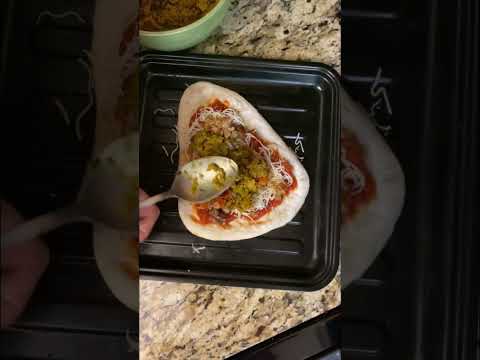 Naan Pizza: The Secret to Easy Homemade Flavor