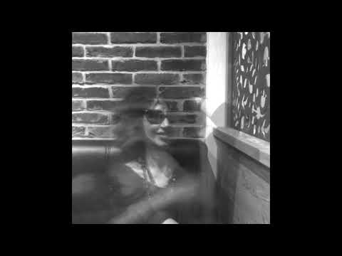 Carolyne Cannella - 3 poèmes bilingues dit par l'auteur accompagnée par ses élèves guitaristes