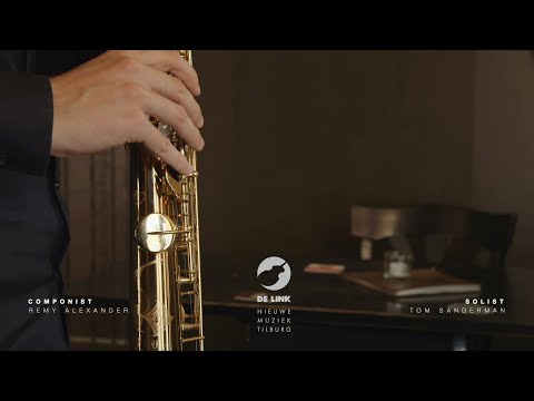Saxofonist Tom Sanderman speelt een kort stuk van componist Rémy Alexander in Biercafé Kandinsky