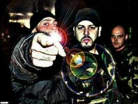 Asek-Staub zu Staub, Asche zu Asche