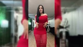 グラビアアイドル並の爆乳インフルエンサーが過激すぎるビキニで…