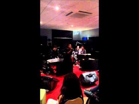 AYA_NGITHATHE_LIVE.wmv